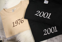 Afbeelding in Gallery-weergave laden, Jaartal T-shirt
